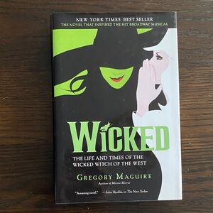 Hardcover 1995 Wicked by Gregory Maguire